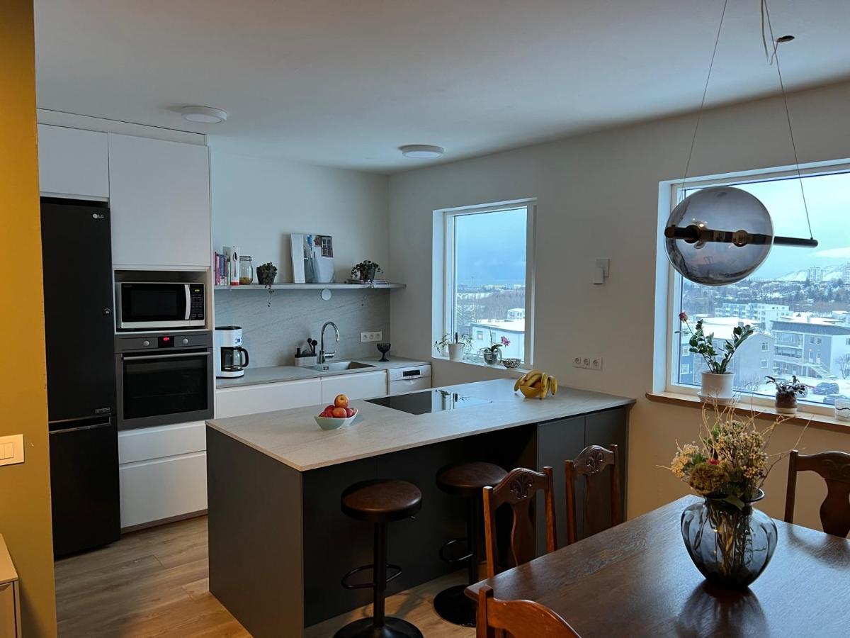 Jm Homestay - A Cozy Two Bedroom Apartment Reykjavik Bagian luar foto