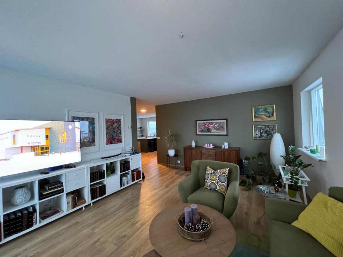 Jm Homestay - A Cozy Two Bedroom Apartment Reykjavik Bagian luar foto